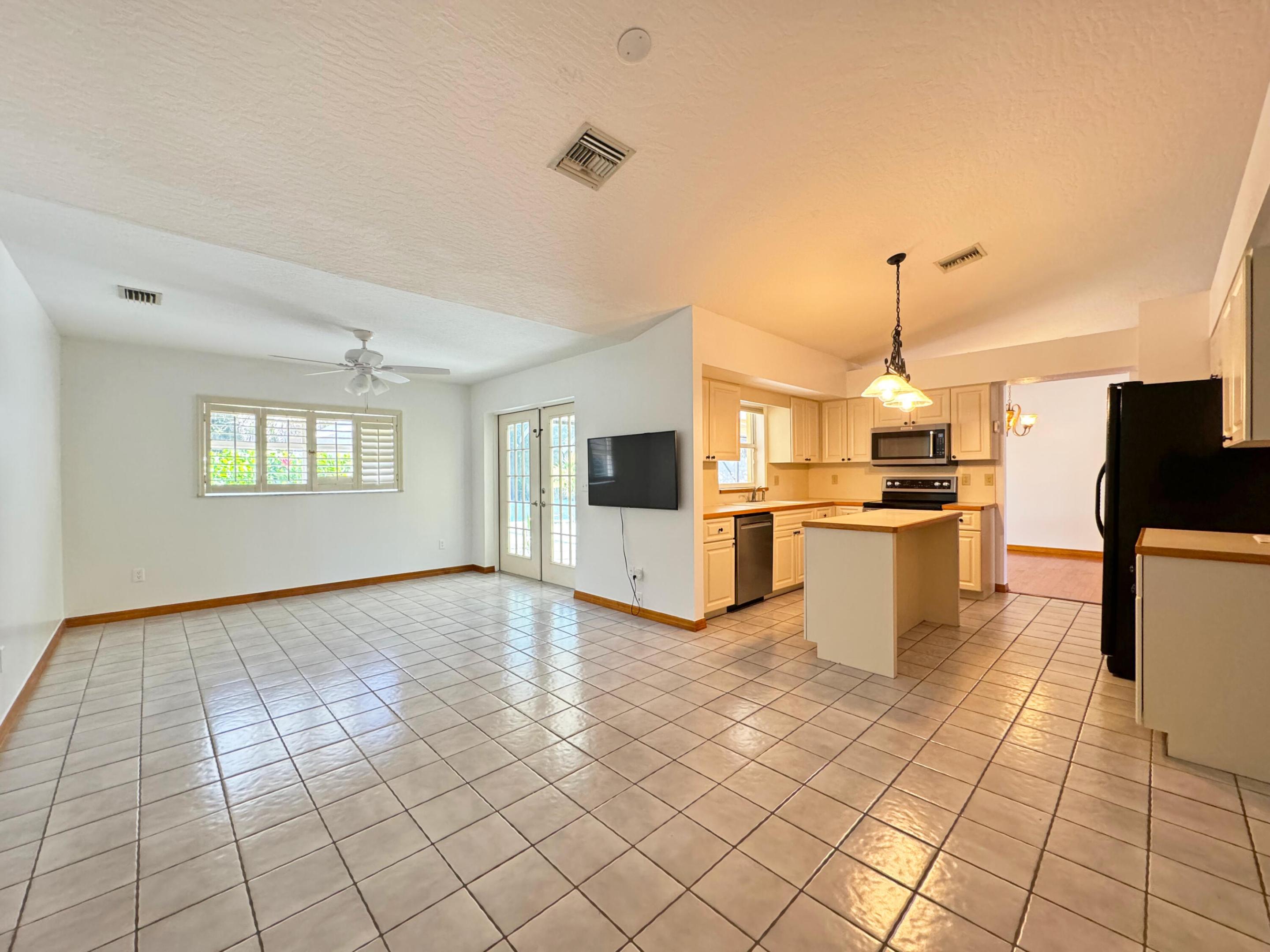495 11th Court
