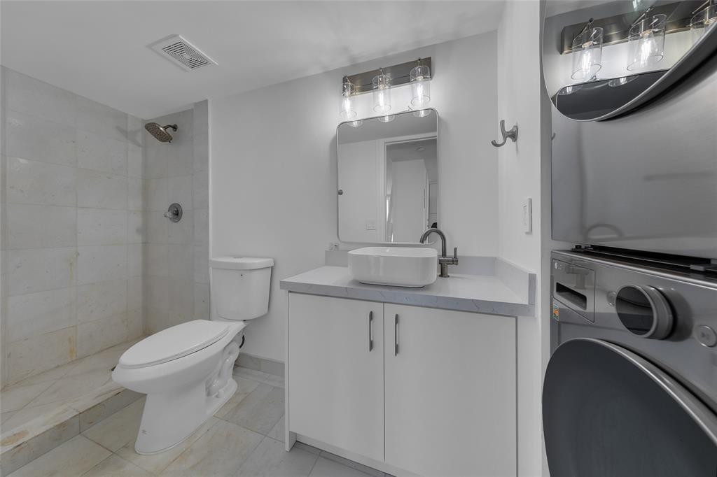 Mystic Pointe Tower 400 - Residential Lease