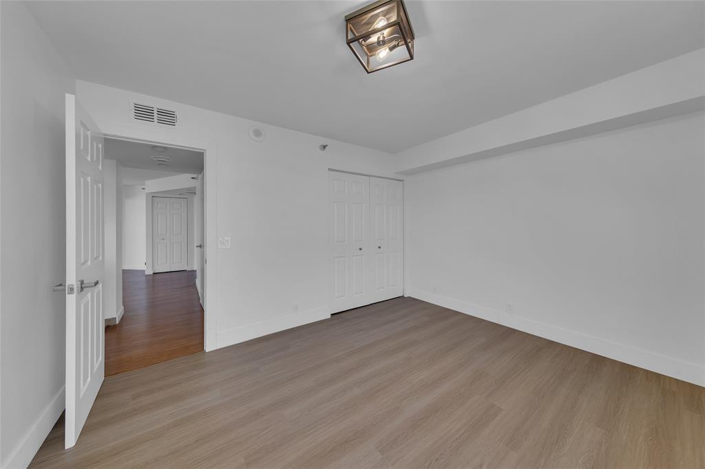 Mystic Pointe Tower 400 - Residential Lease