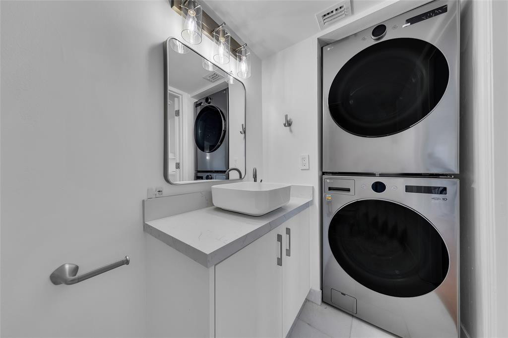 Mystic Pointe Tower 400 - Residential Lease