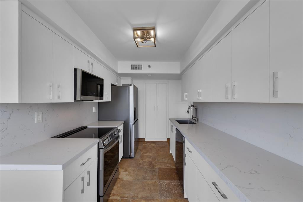 Mystic Pointe Tower 400 - Residential Lease