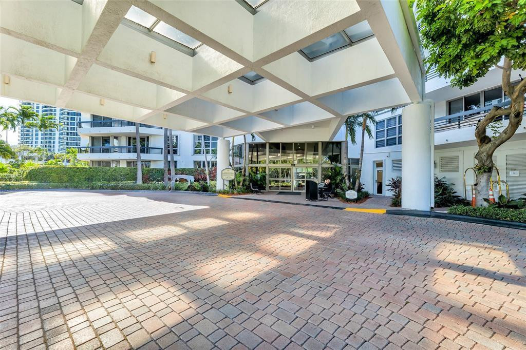 Mystic Pointe Tower 400 - Residential Lease