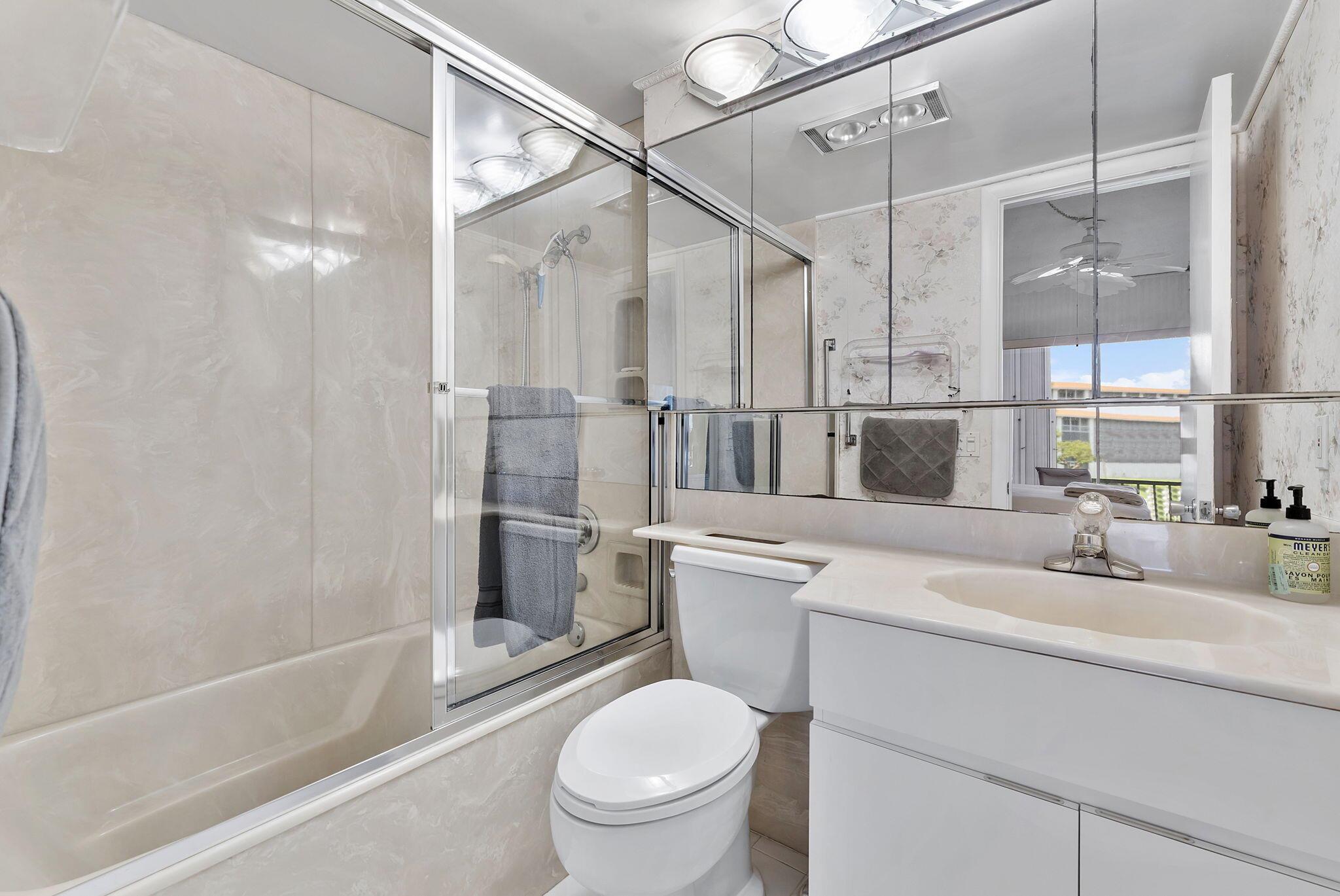 PENTHOUSE NORTH CONDO - Residential Lease