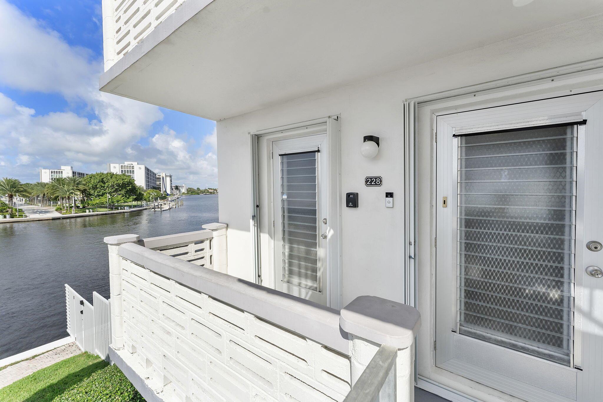 PENTHOUSE NORTH CONDO - Residential Lease