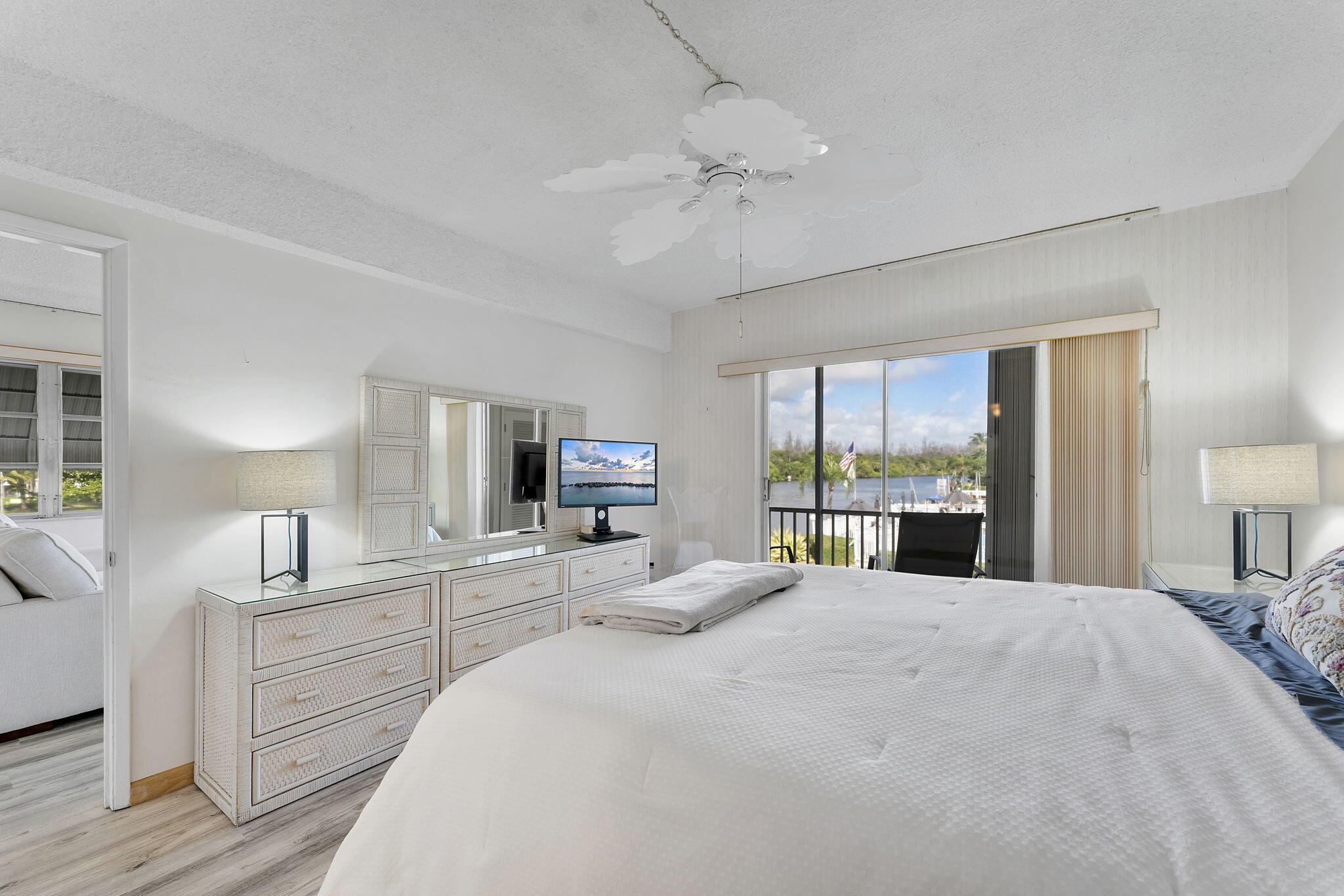 PENTHOUSE NORTH CONDO - Residential Lease