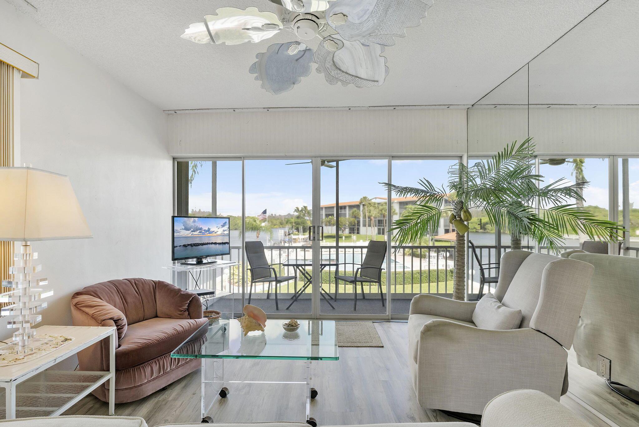 PENTHOUSE NORTH CONDO - Residential Lease