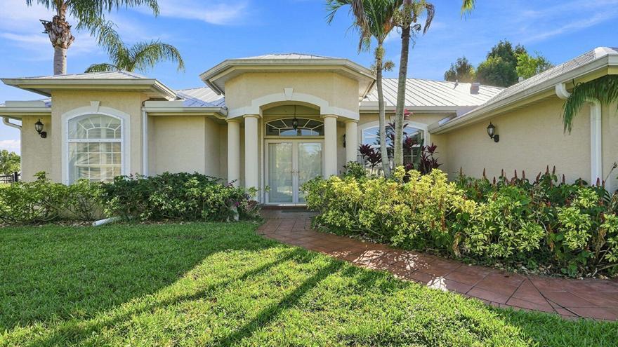 1863 SE Bowie Street, Port St Lucie, FL, 34952/$550,000 1 1863 SE Bowie Street