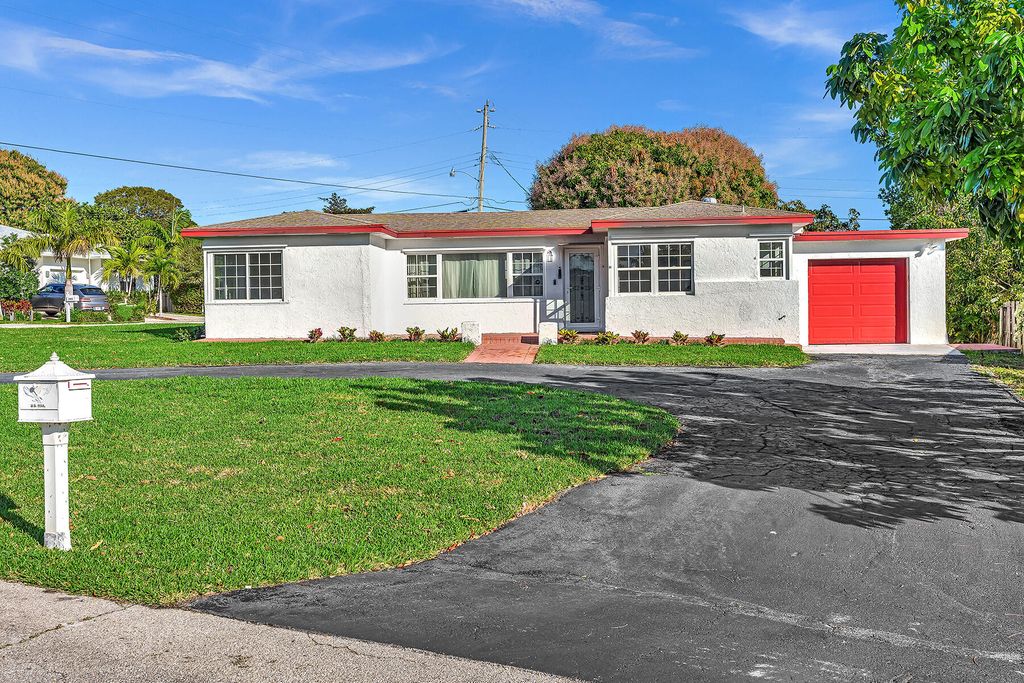 Photo of 301 Gulfstream Drive, Delray Beach, FL 33444 (MLS # R11084164)