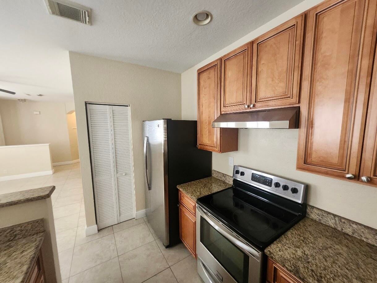 3189 Laurel Ridge Circle