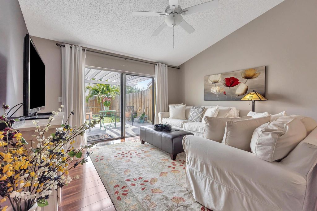 Photo of 112 Oakwood Drive, Jupiter, FL 33458 (MLS # R10969820)