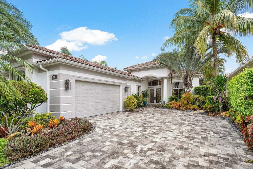 Photo of 270 Porto Vecchio Way, Palm Beach Gardens, FL 33418 (MLS # R11004586)