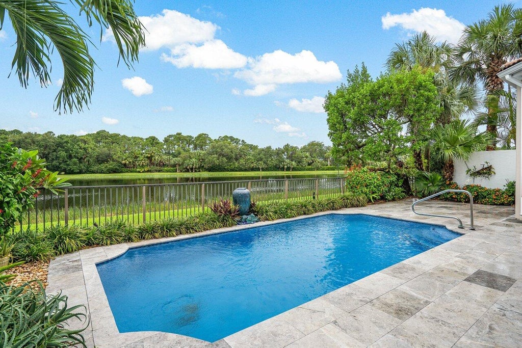 Photo of 270 Porto Vecchio Way, Palm Beach Gardens, FL 33418 (MLS # R11004586)