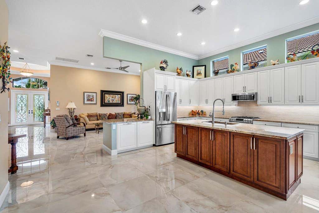 Photo of 270 Porto Vecchio Way, Palm Beach Gardens, FL 33418 (MLS # R11004586)