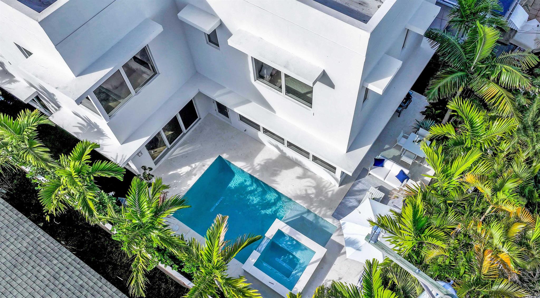 EDGEWATER - Residential