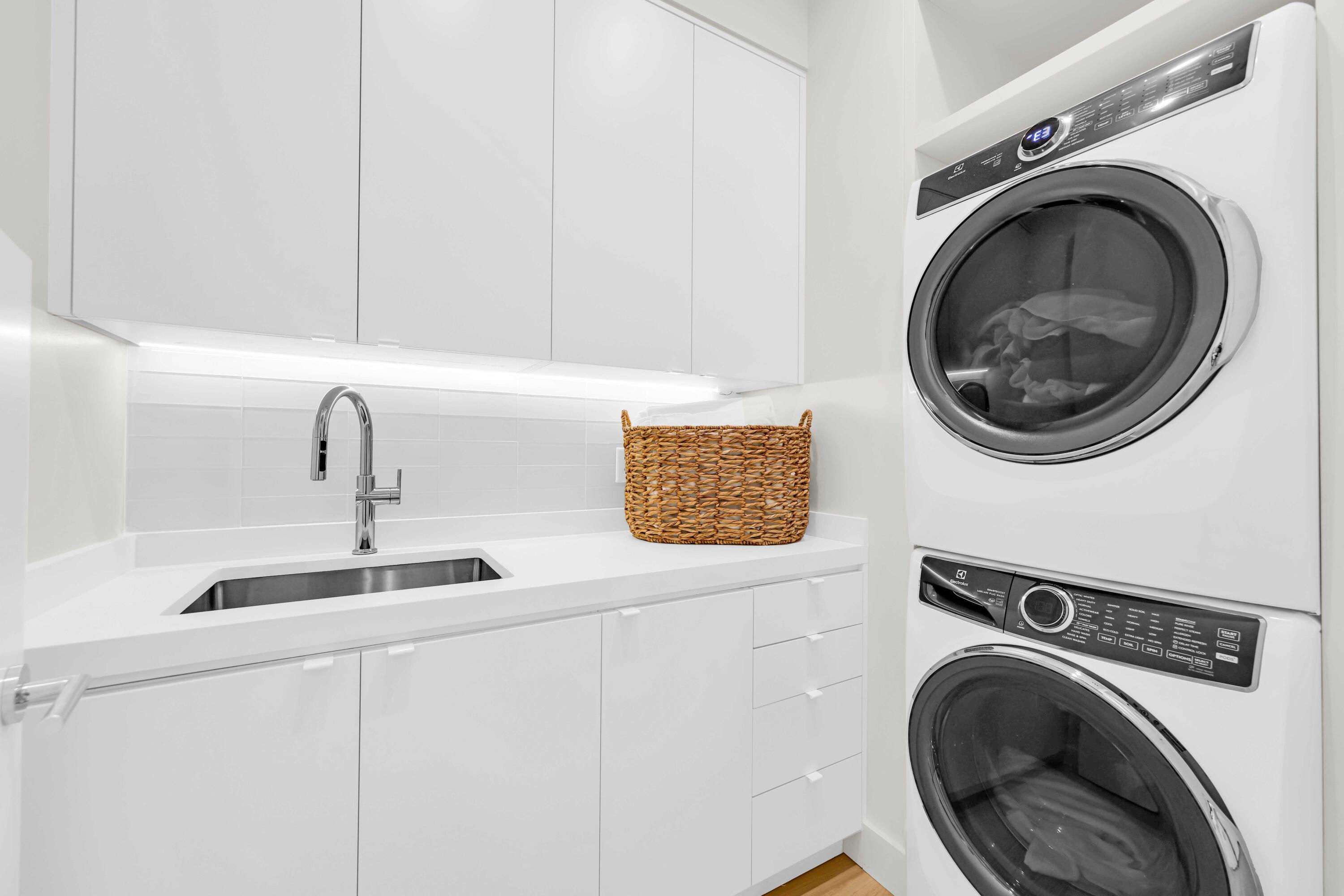 EDGEWATER - Residential