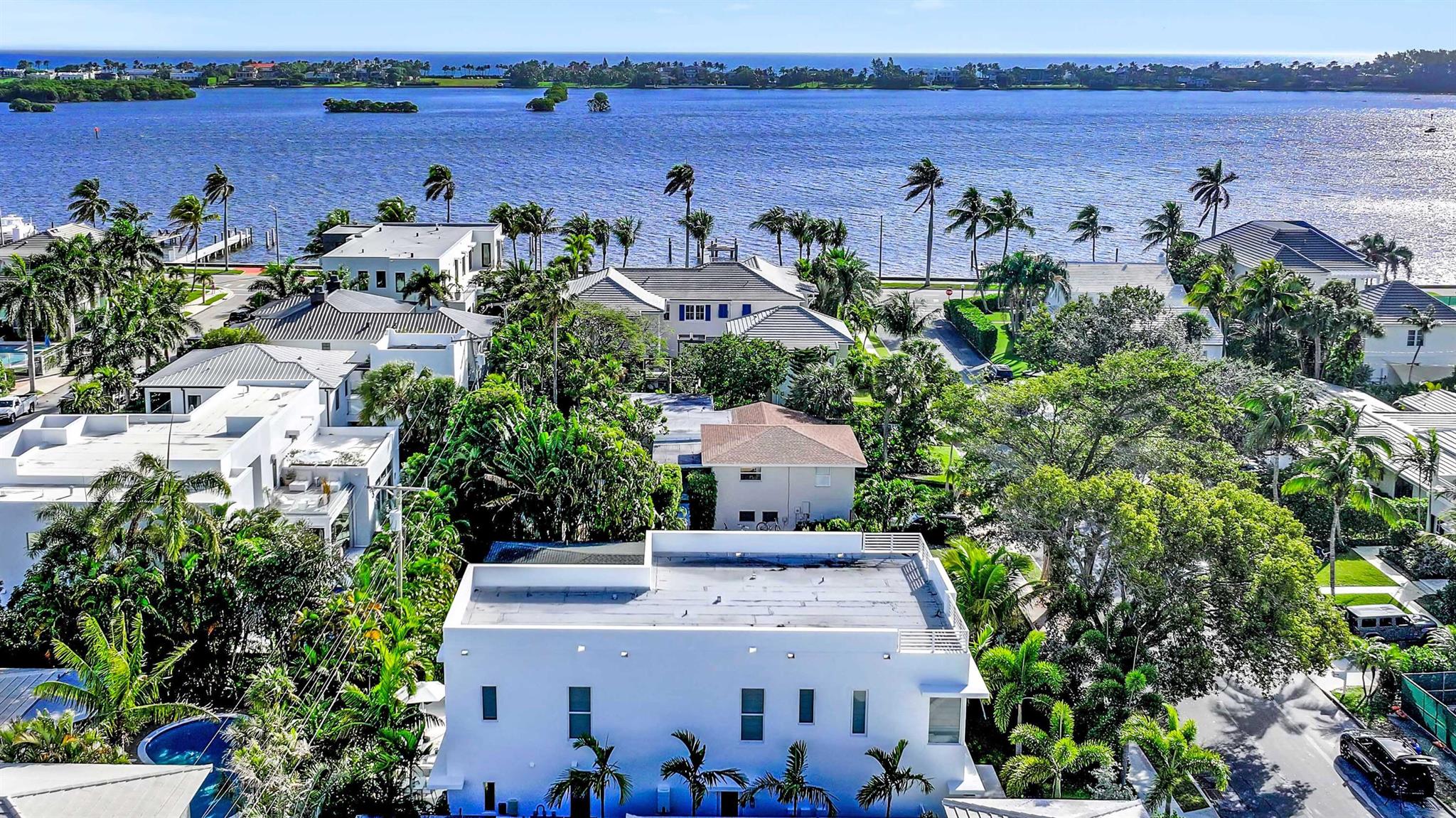 EDGEWATER - Residential