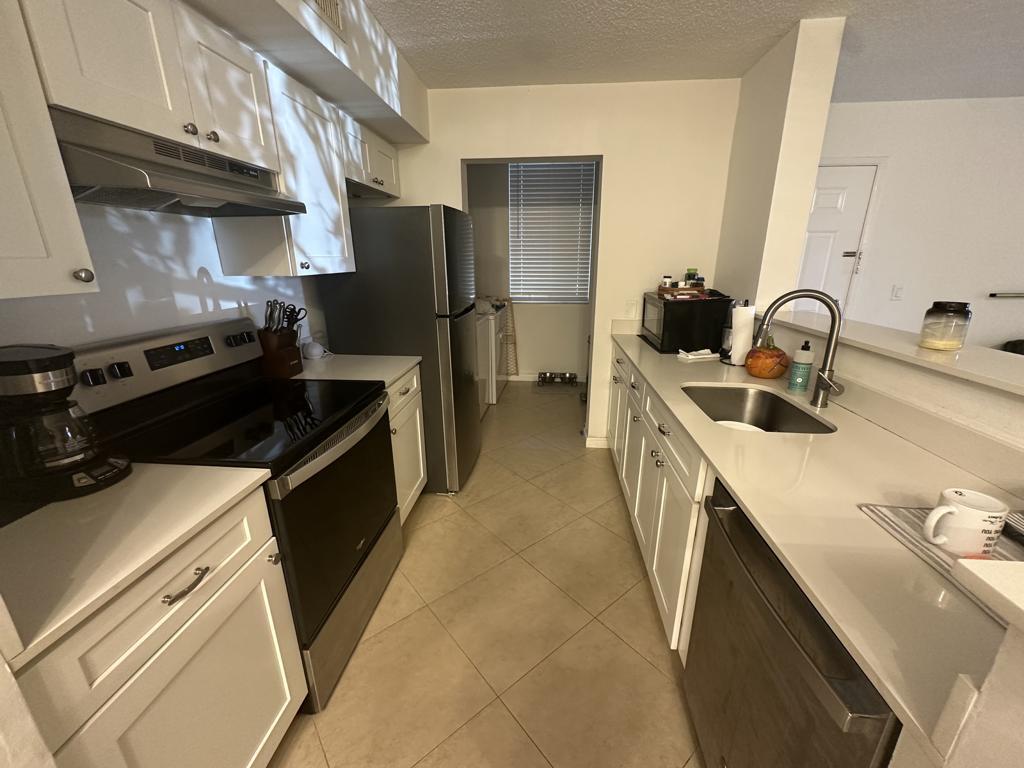 YACHT CLUB ON THE INTRACO - Residential Lease