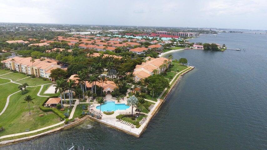 FLEXIBLE MOVE IN COSTS!!Come see thi beautiful ground floor 2/1 on the intracoastal. Unit is renovated with new kitchen cabinets, bathroom vanity, new stainless appliances, and quartz countertops. Water and cable is included in the price. .Yacht Club on the Intracoastal is a 26-acre gated community featuring a volleyball court, tennis courts, dog park, clubhouse, movie theatre, fitness trail, business center, fitness center,2-swimming pools, hot tub, fishing area, bicycle storage, bbq areas & much much more! pets allowed on a case by case basis