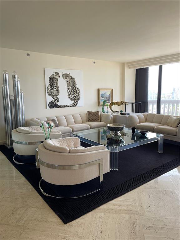 Williams Island - Residential