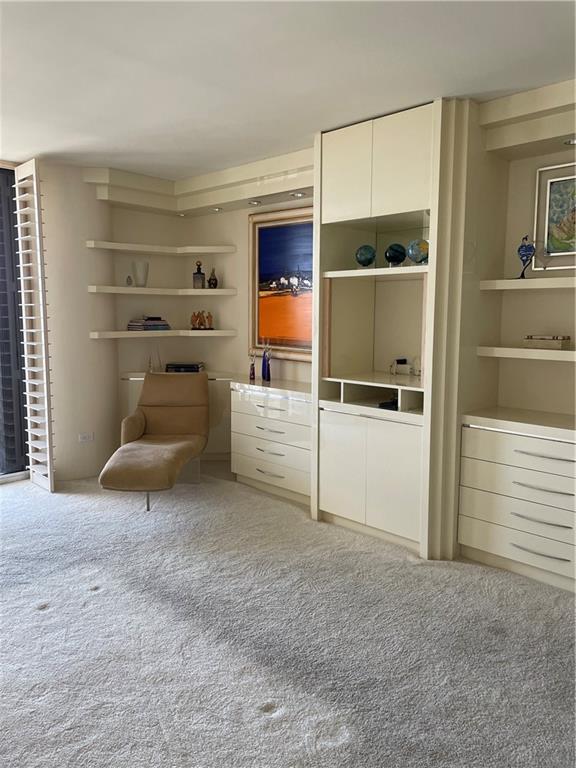 Williams Island - Residential