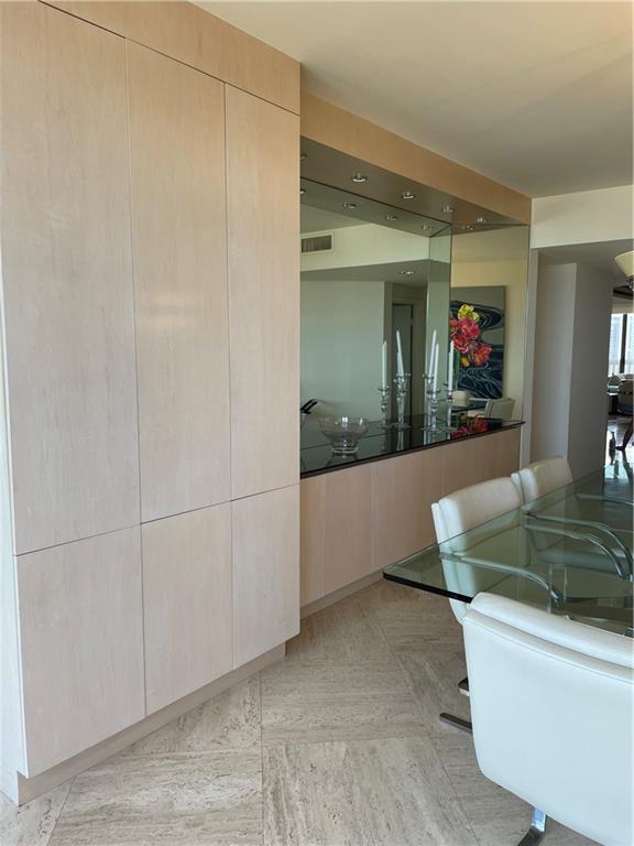 Williams Island - Residential