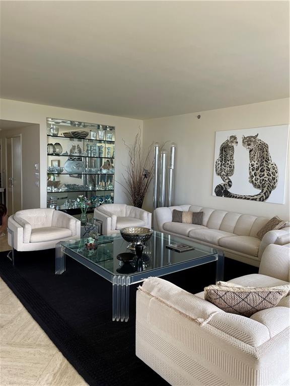 Williams Island - Residential