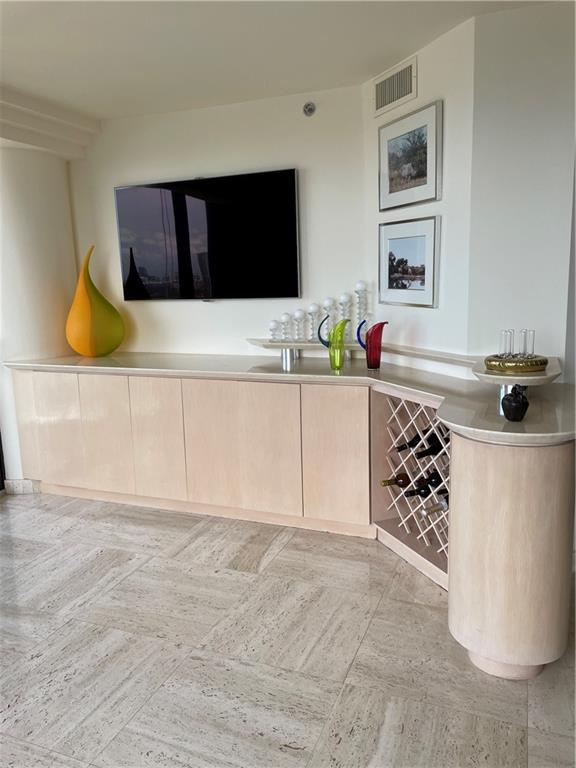 Williams Island - Residential