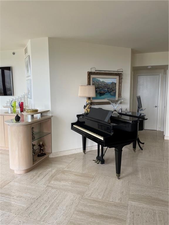 Williams Island - Residential
