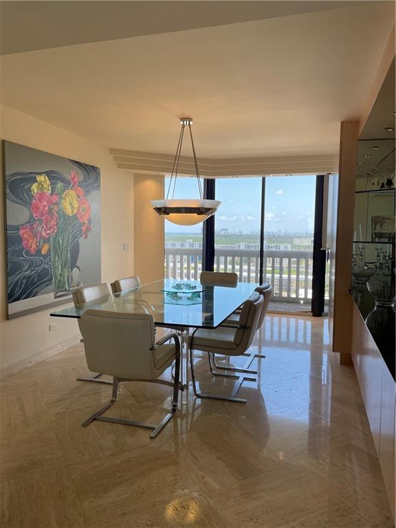 Williams Island - Residential
