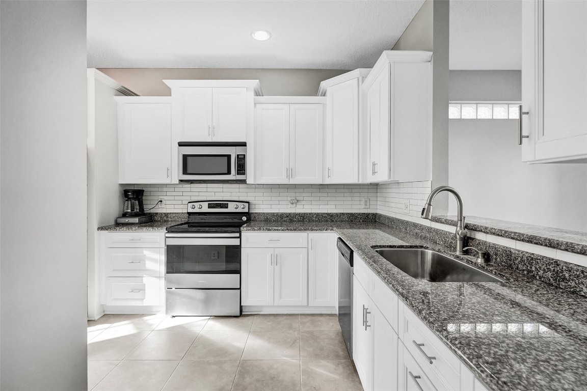 869 NW 127th Avenue, Coral Springs, FL, 33071/$595,990 3 869 NW 127th Avenue