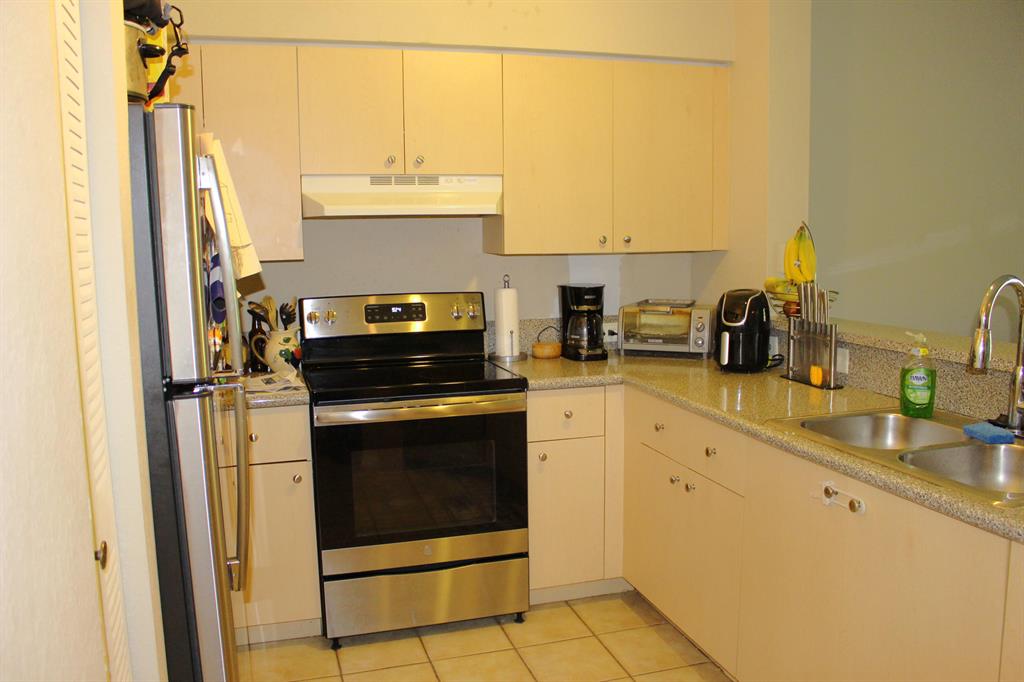Very clean and well kept, second floor condo with garage and a gated community. Very short distance to the pool, tennis court, gym and playground. All stainless appliances are 6 months old, Washer/Dryer little over one year. Water heather 1 year. Living area and 1 bedroom has high end laminated floors in top condition. Bedrooms have 1 year old clean carpet. The community is close to shopping, restaurant and easy excess to Southern or Okeechobee.. Youtube: https://youtu.be/SRjP-Xcifp8