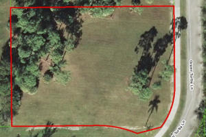 1 acre lot. Extremely rare find in beautiful exclusive Banyan Lakes. Gated community with a ski lake (boat ramp), tennis court and tot lot. No zero lot line!!! All homes are custom and most over a million dollars. Min 3000 sq feet a/c home. This is a great value for a builder or home owner... schedule online for gate code.