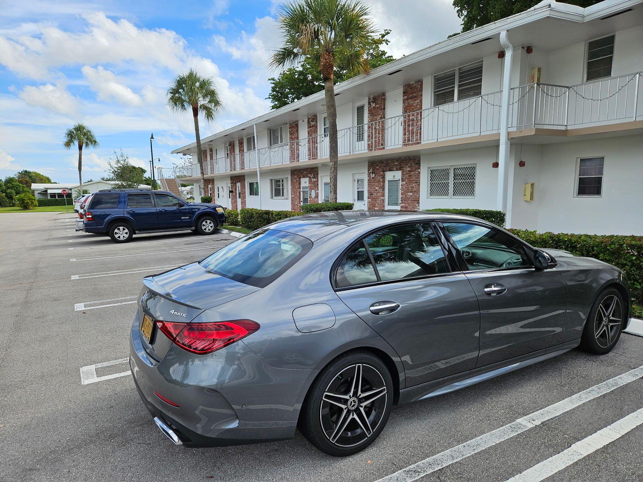 2551 W Golf Boulevard 209, Pompano Beach, FL, 33064/$119,000 4 2551 W Golf Boulevard 209