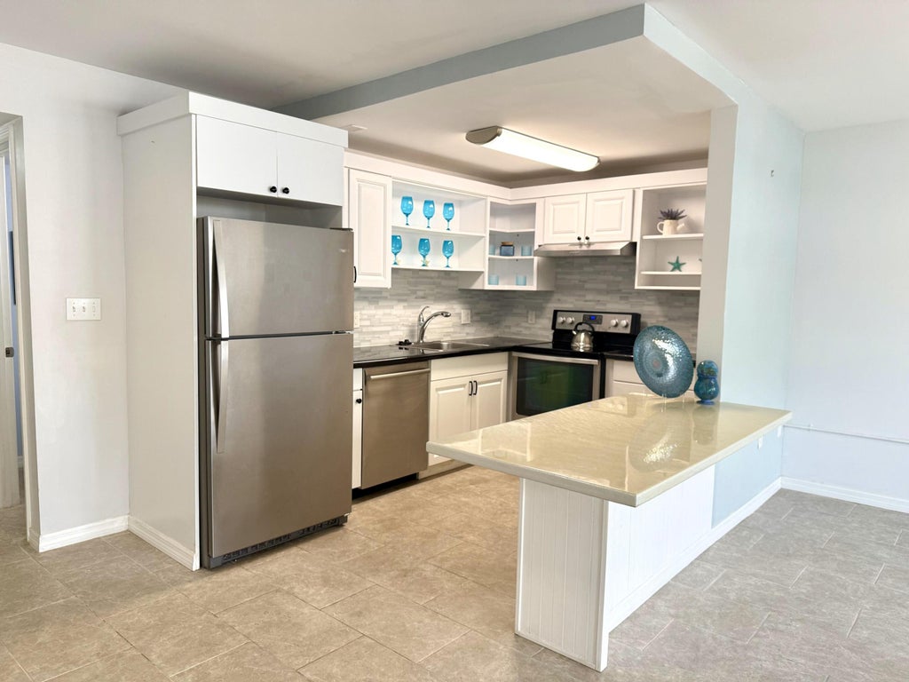 Photo of 28 Ventnor B Drive, Deerfield Beach, FL 33442 (MLS # B26068595)