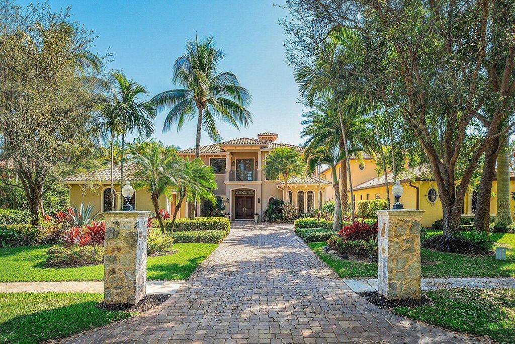 Photo of 2842 Old Cypress N, Palm Beach Gardens, FL 33410 (MLS # R10924536)