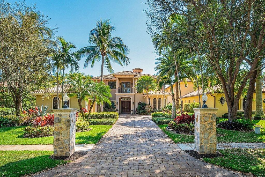 Photo of 2842 Old Cypress N, Palm Beach Gardens, FL 33410 (MLS # R10924536)