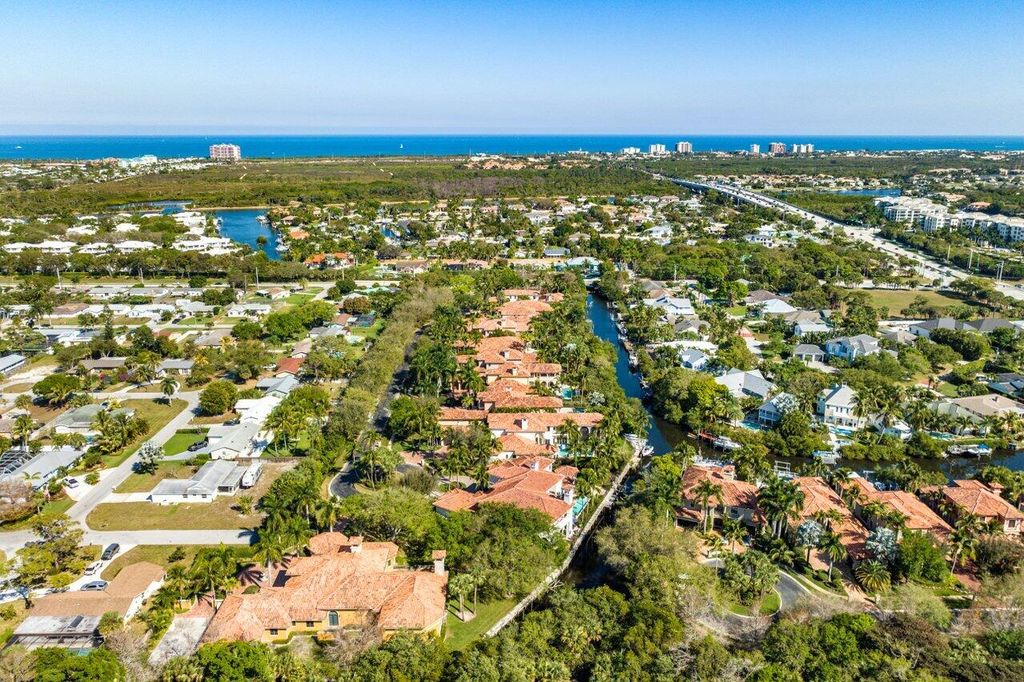 Photo of 2842 Old Cypress N, Palm Beach Gardens, FL 33410 (MLS # R10924536)