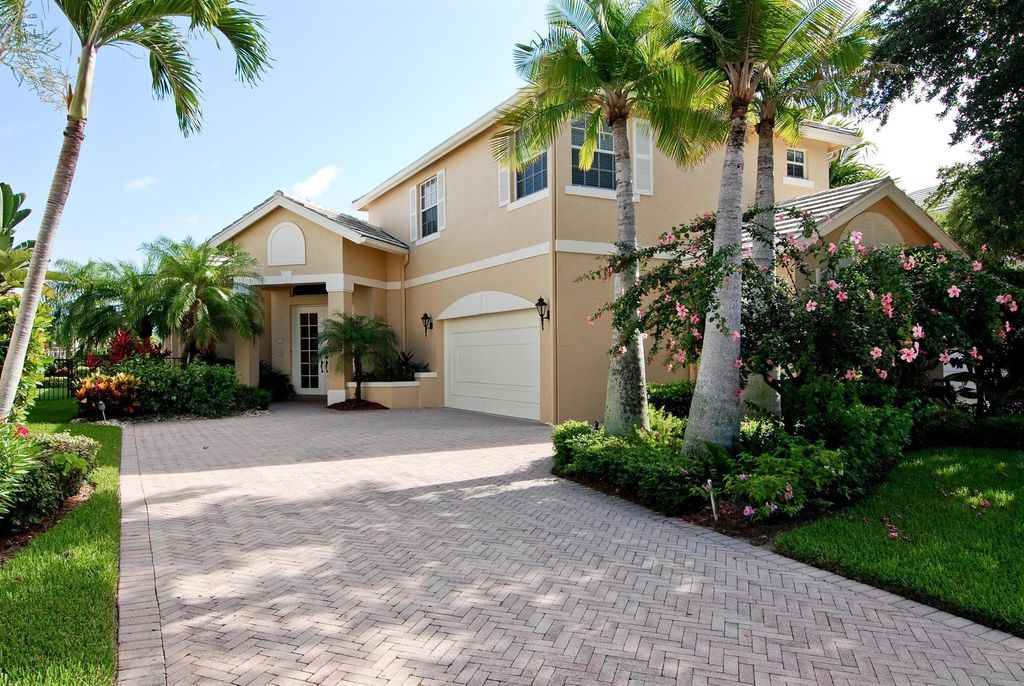 Photo of 113 Victoria Bay Court, Palm Beach Gardens, FL 33418 (MLS # R10903062)
