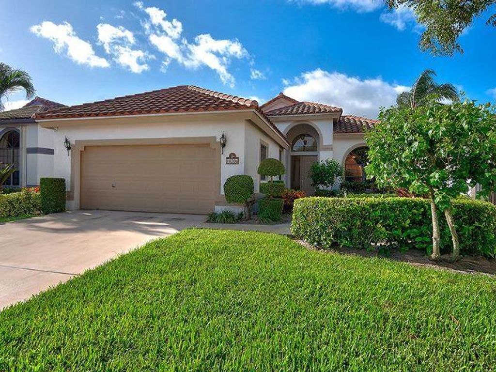 Photo of 10206 Lexington Circle N, Boynton Beach, FL 33436 (MLS # R10708937)