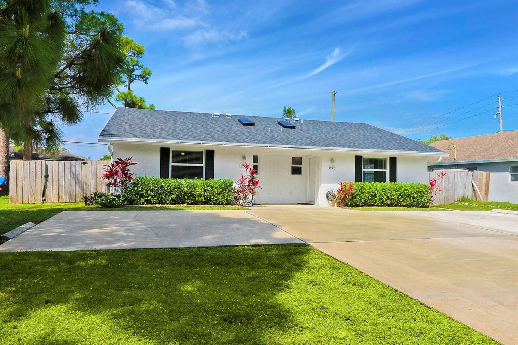 Photo of 6029 Eberts Street, Jupiter, FL 33458 (MLS # R10967667)