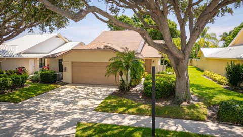 Photo of 137 Seashore Drive, Jupiter, FL 33477 (MLS # B26047461)
