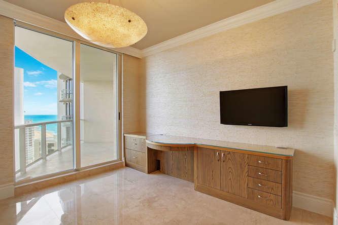 Ritz Carlton Residence - Residential