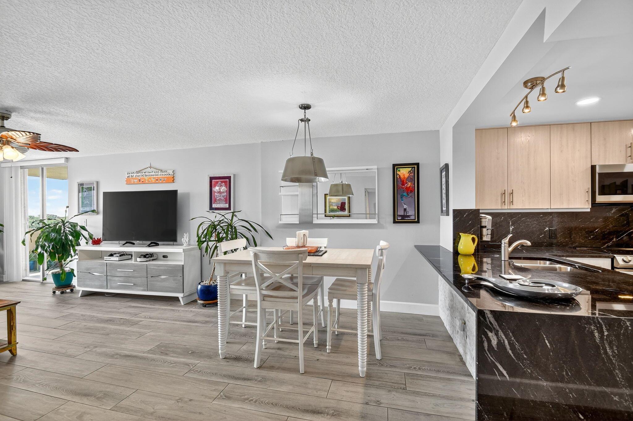HORIZON WEST CONDO - Residential