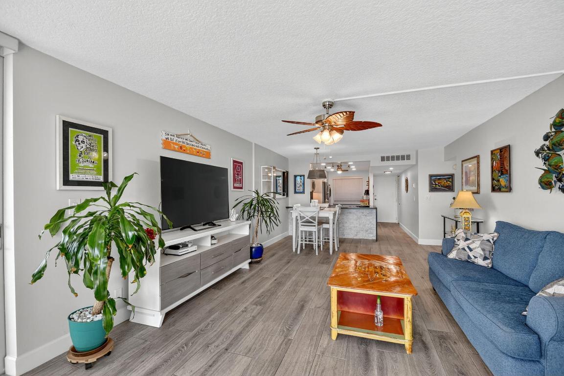 HORIZON WEST CONDO - Residential