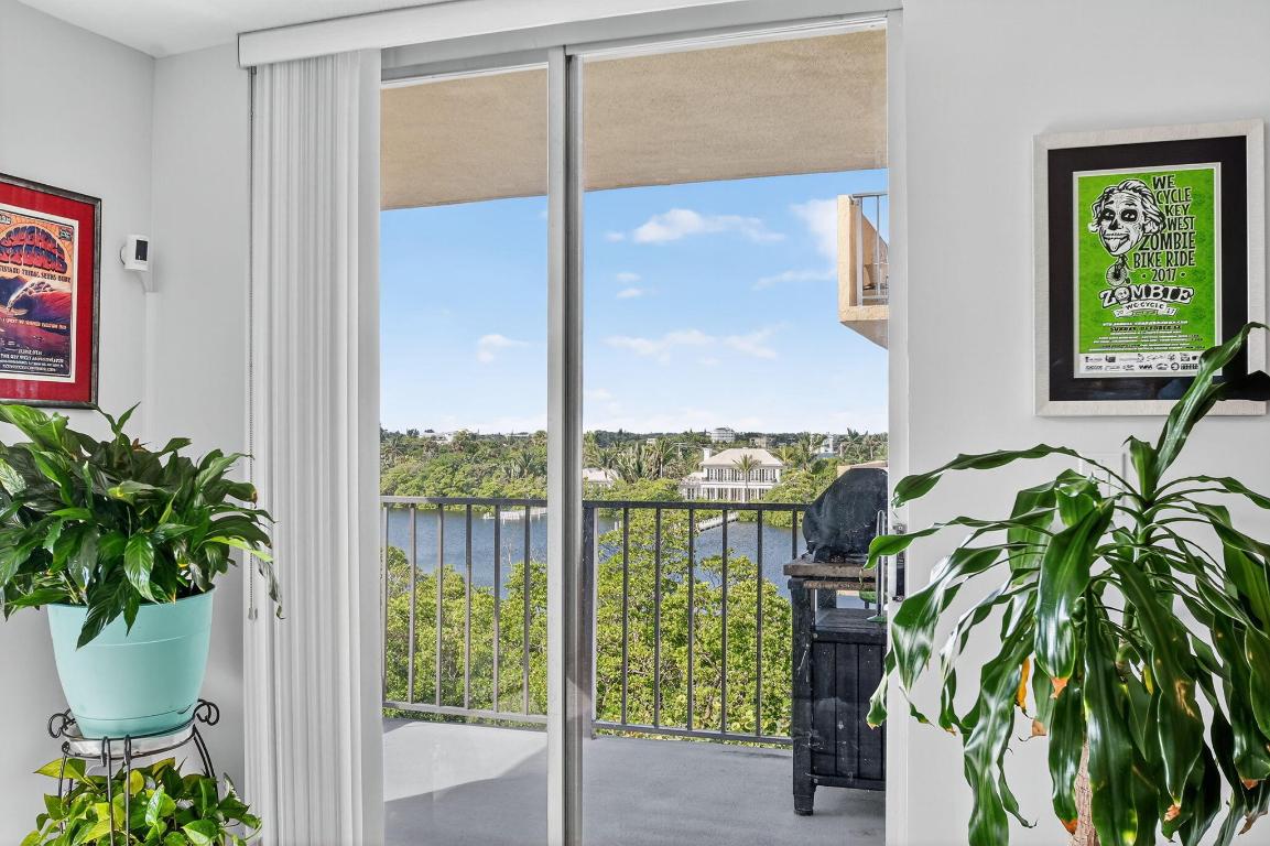 HORIZON WEST CONDO - Residential