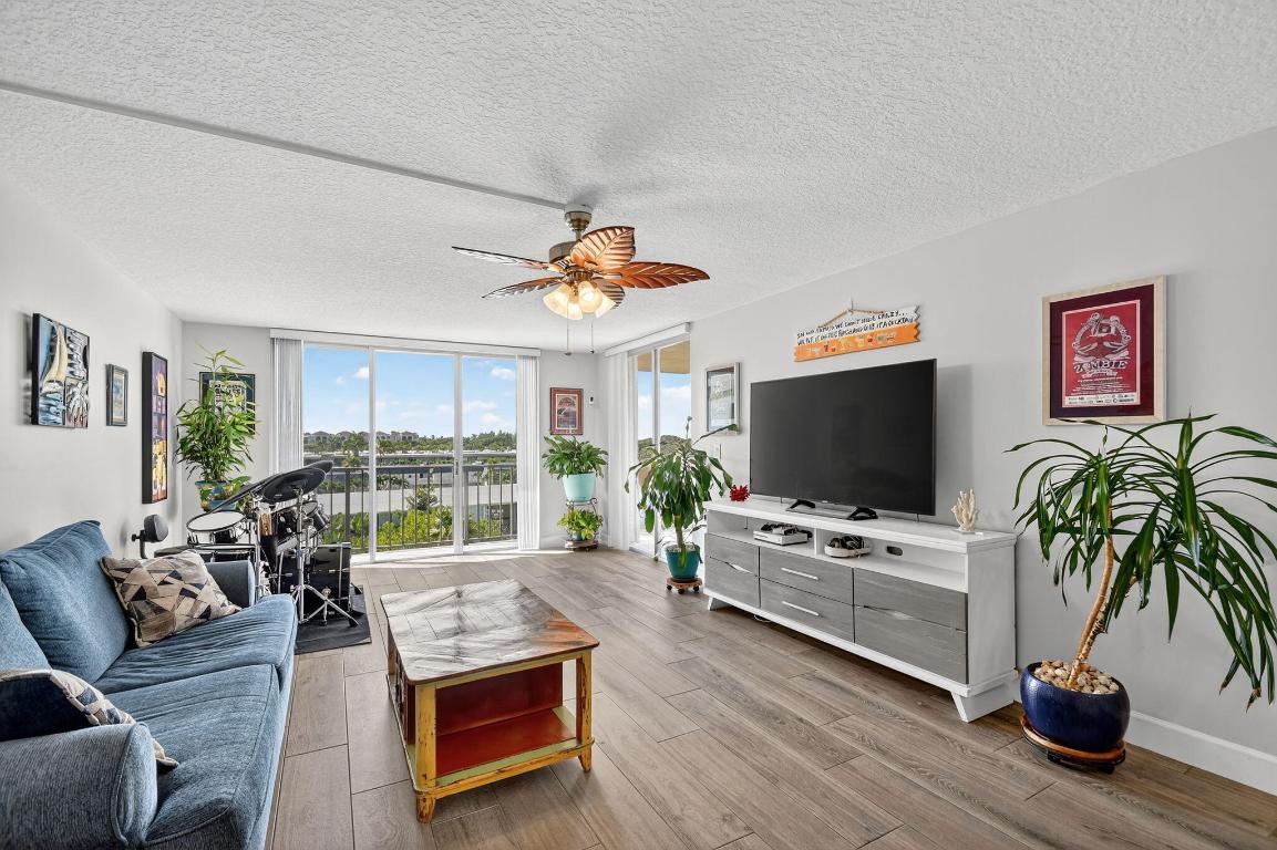 HORIZON WEST CONDO - Residential