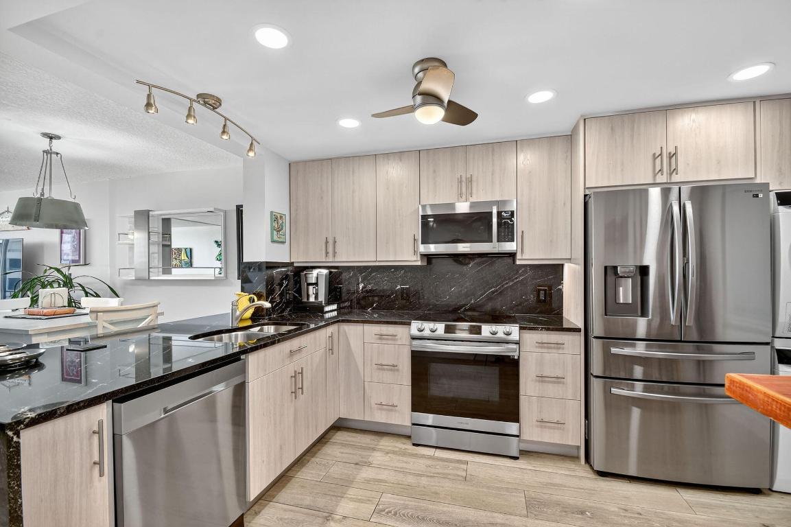 HORIZON WEST CONDO - Residential