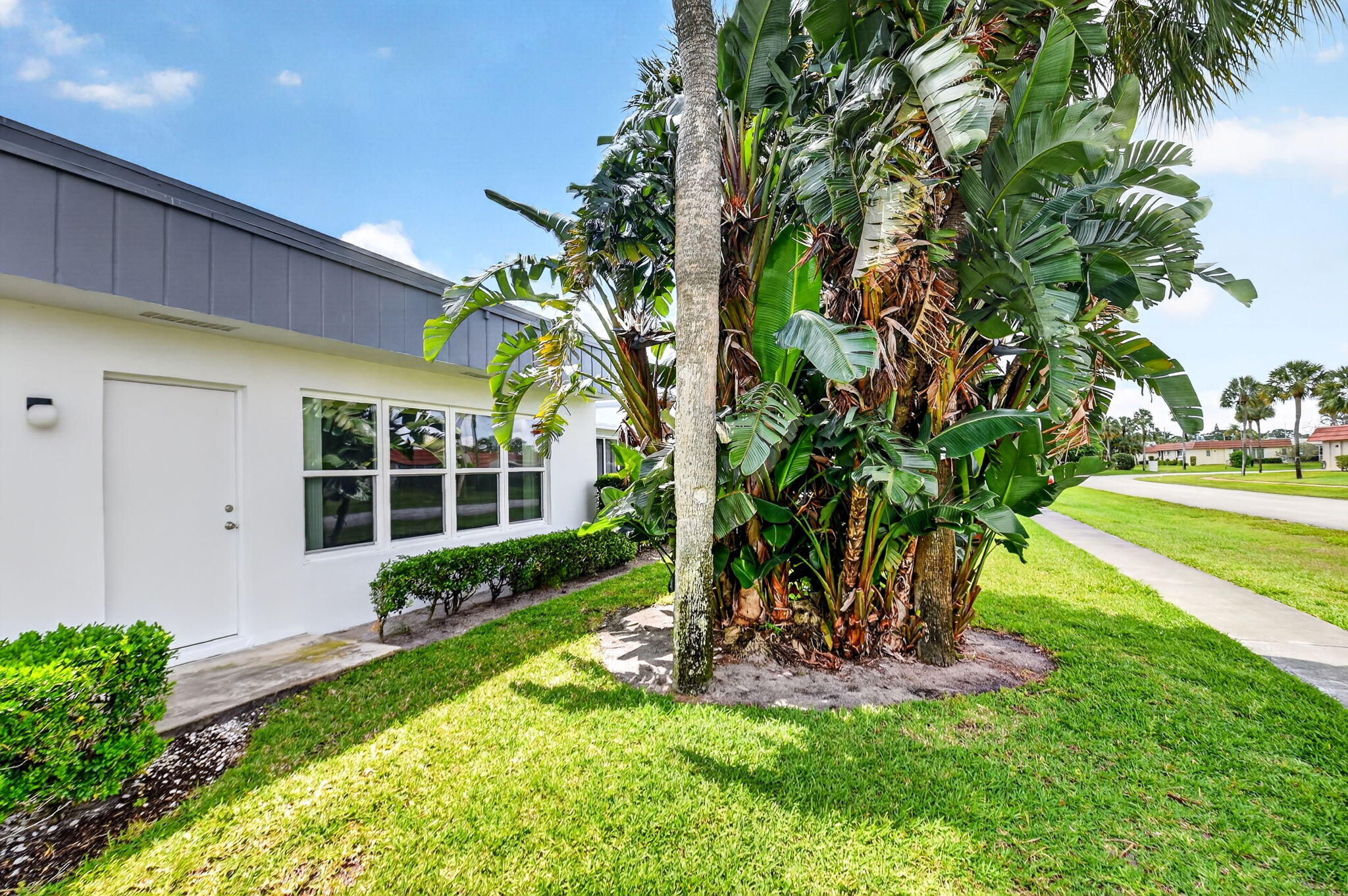 CRESTHAVEN CONDO TOWNHOMES SEC 1 - Residential