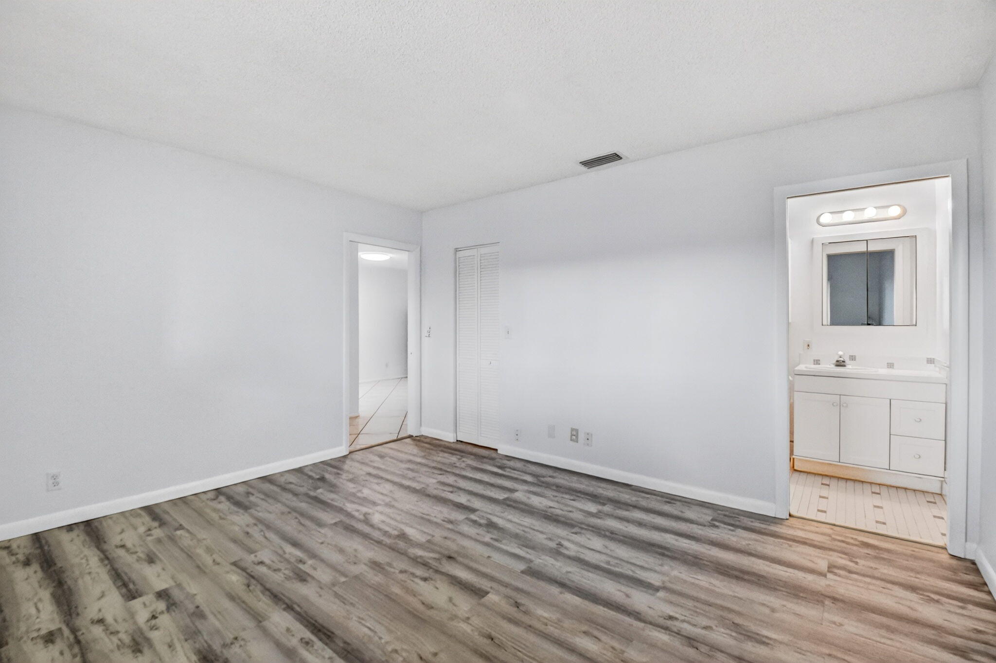 CRESTHAVEN CONDO TOWNHOMES SEC 1 - Residential