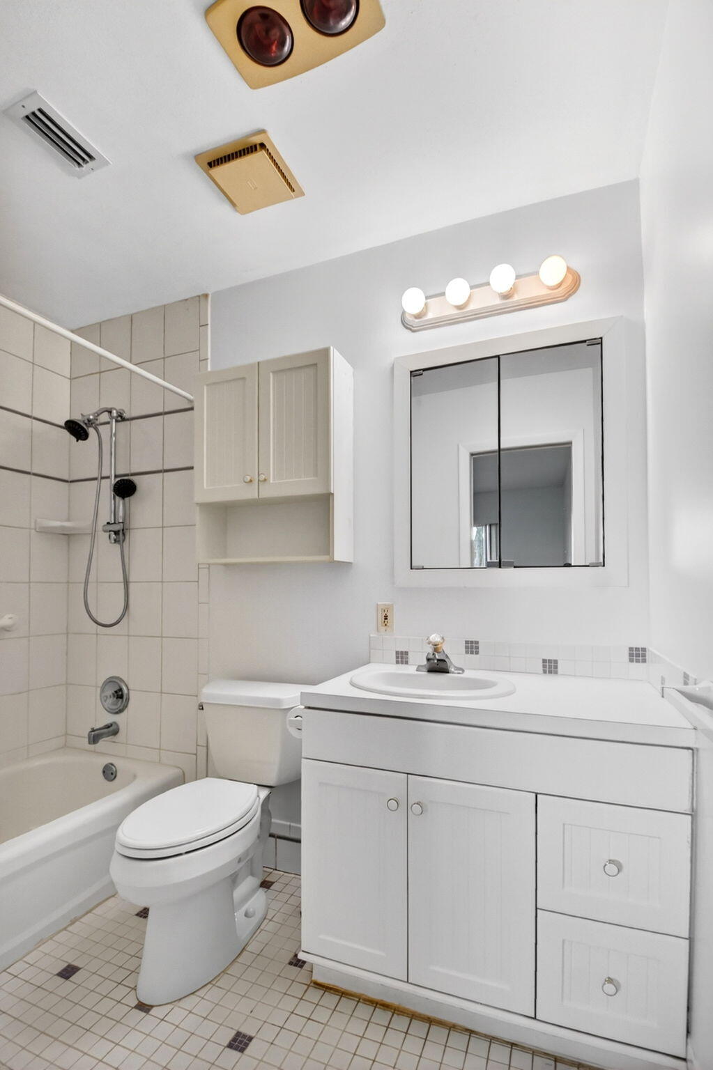 CRESTHAVEN CONDO TOWNHOMES SEC 1 - Residential